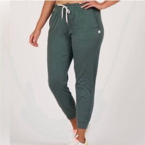 Vuori women's Performance Jogger   Heather Green.  Size Small. EUC